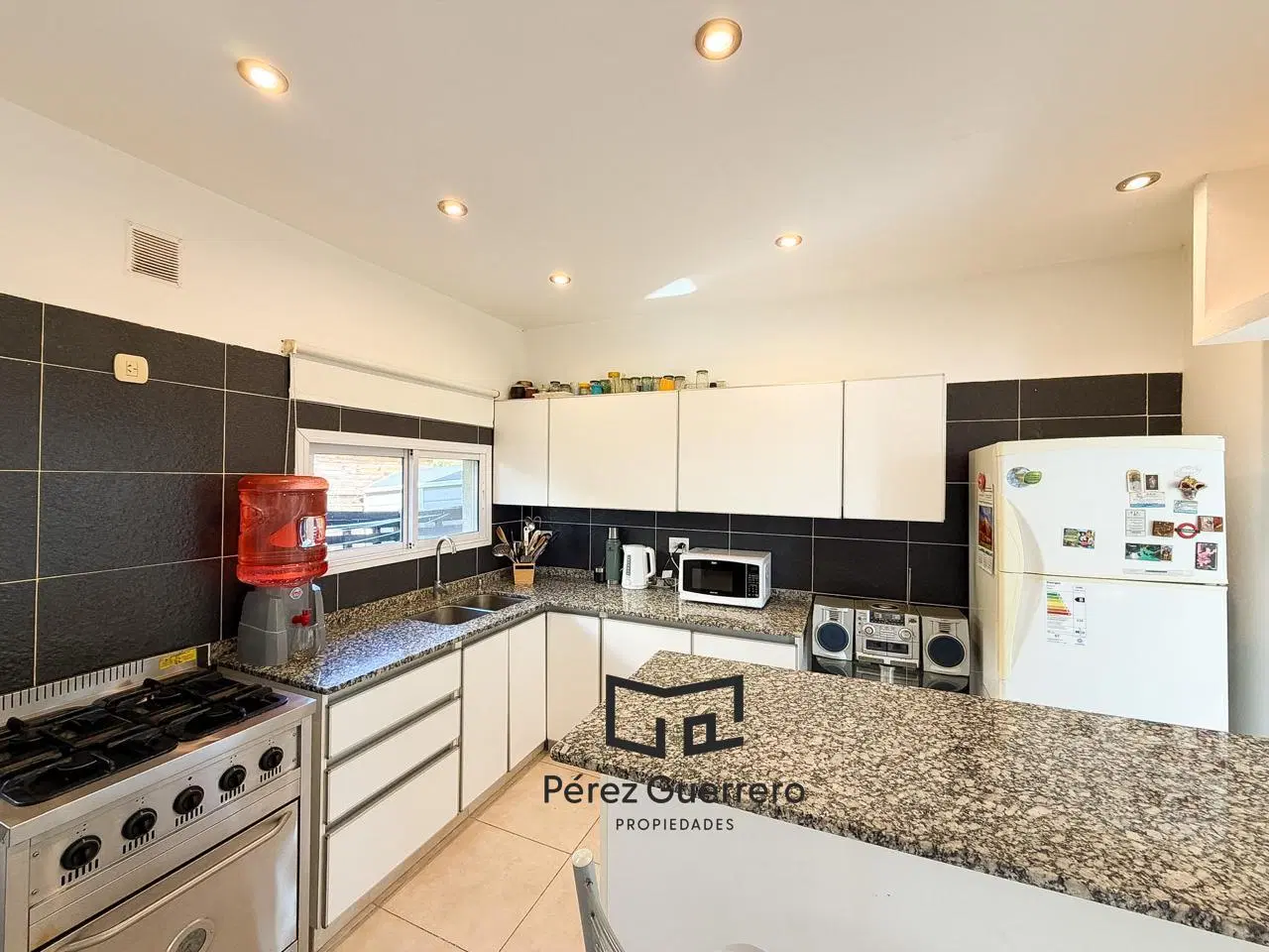 Casa en venta en el Canton Islas con 3 dormitorios y pileta 5