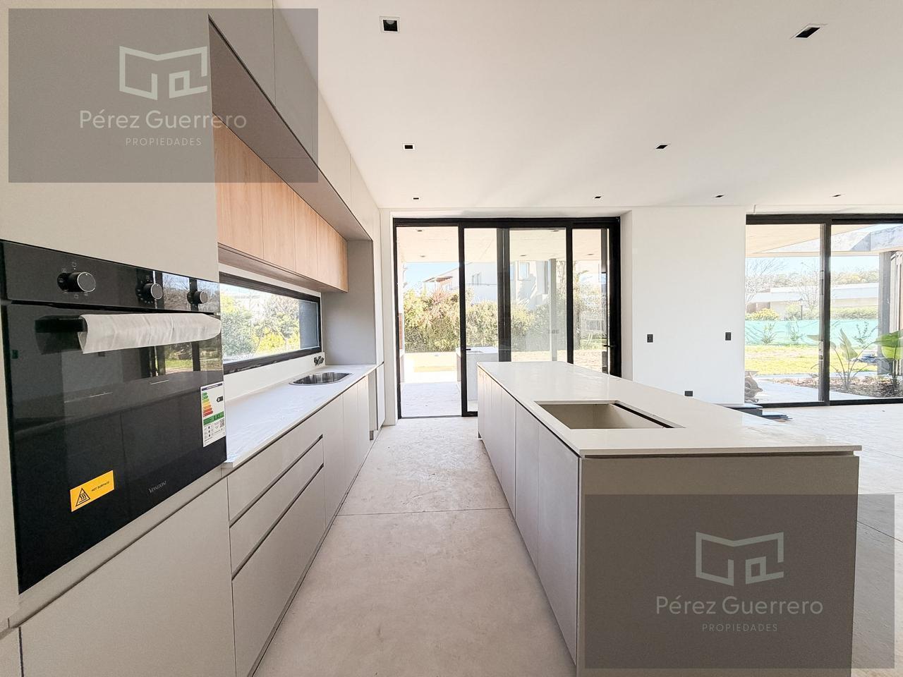 Foto de Casa en venta moderna lote central 3 dormitorios y pileta, imagen 5