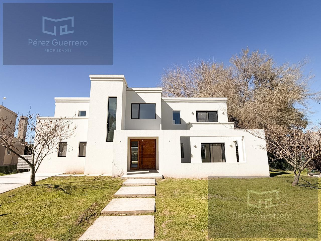 Foto de Casa en venta en dos plantas lote central con pileta, imagen 2
