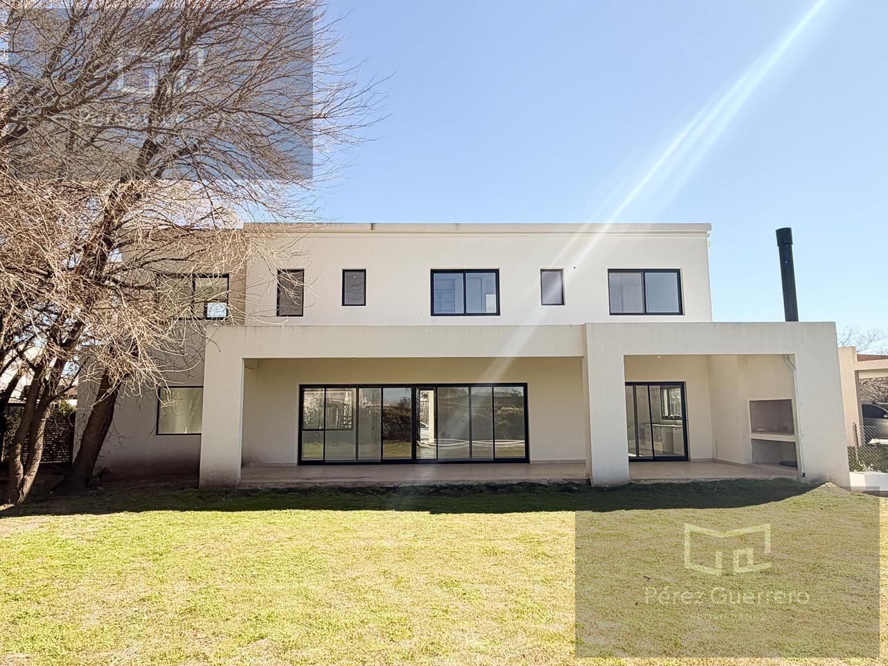 Foto de Casa en venta en dos plantas lote central con pileta, imagen 1