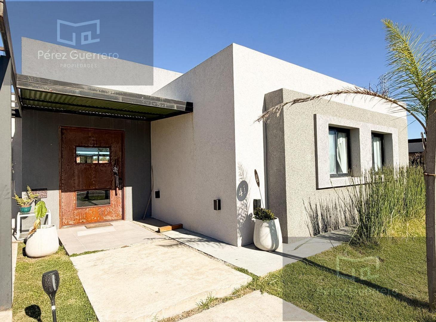 Foto de Casa en venta en Barrio Manuel Belgrano con 3 dormitorios y pileta, imagen 1