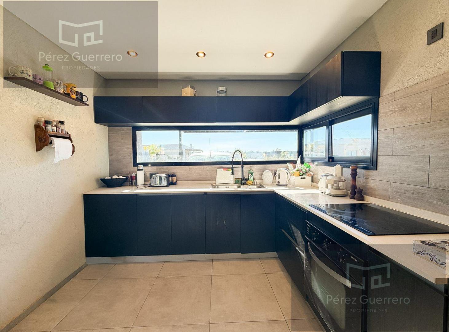 Foto de Casa en venta en Barrio Manuel Belgrano con 3 dormitorios y pileta, imagen 2