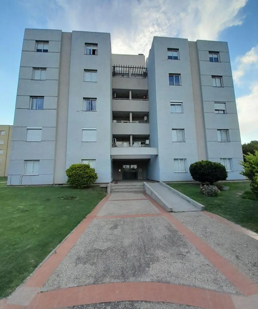 Depto. 3 dorm - 1 Baño - Cochera - 2 Balcones - Balcones del Chateau 5