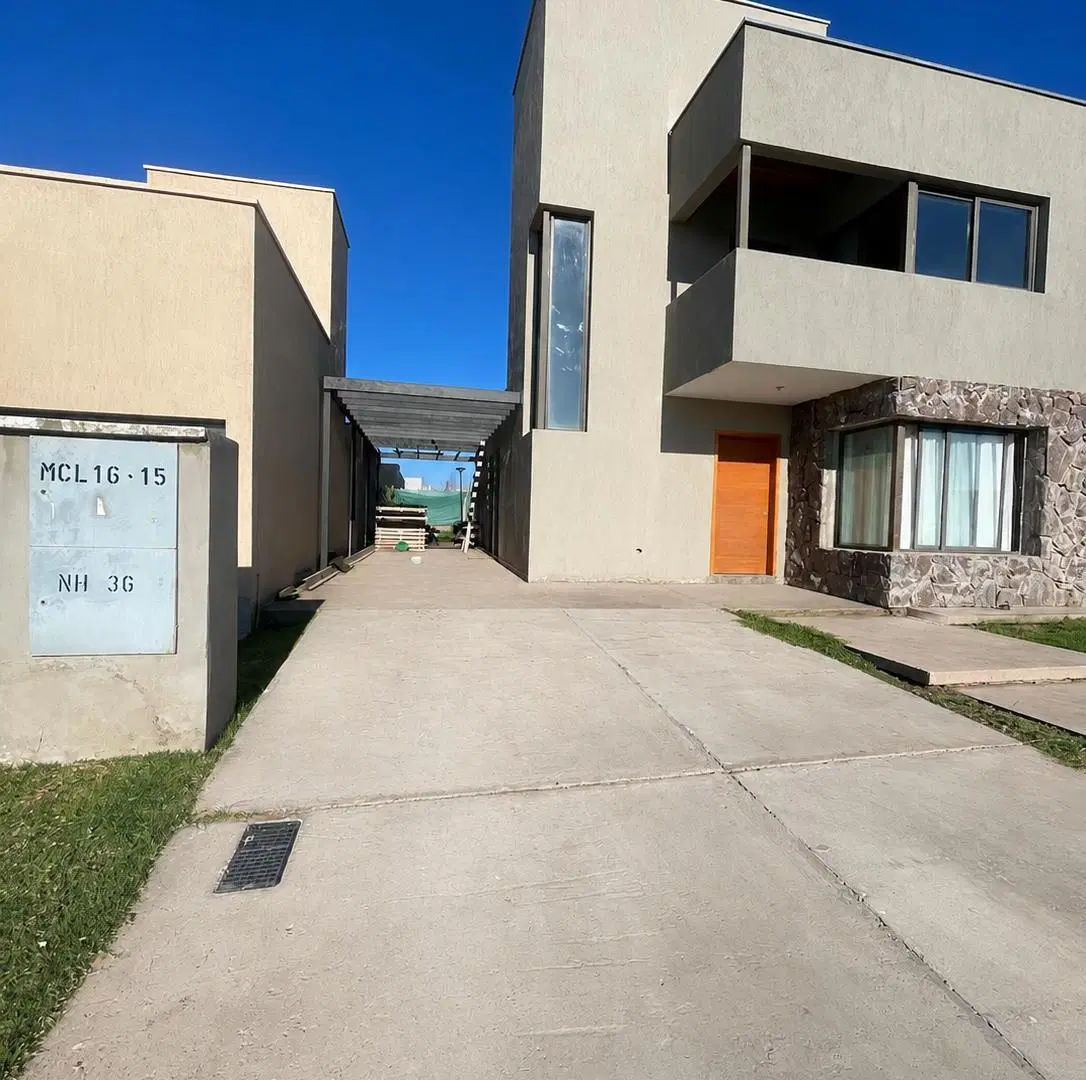 Casa con 3 dormitorios y 378 m² en venta en Maipú 4
