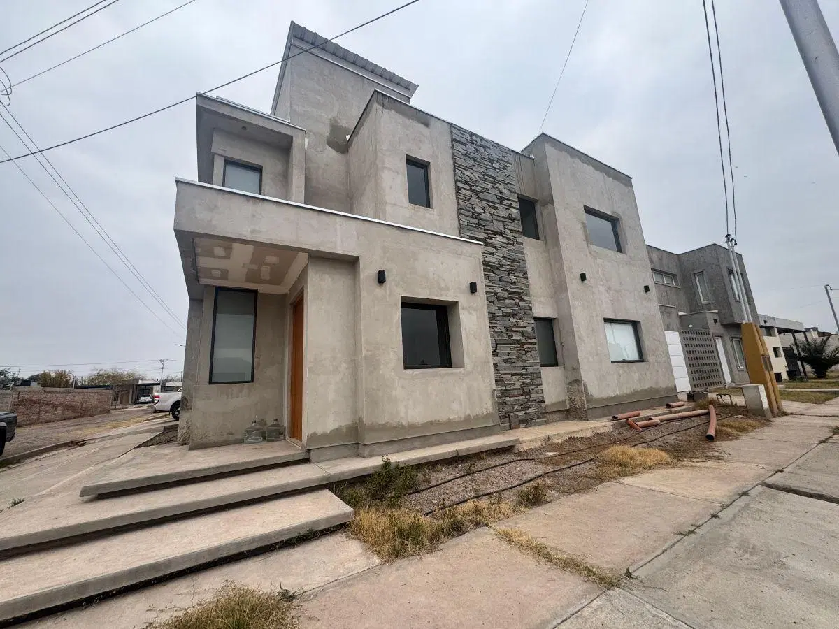 Venta de casa en Barrio Pinar del Sol 6 Maipu 1