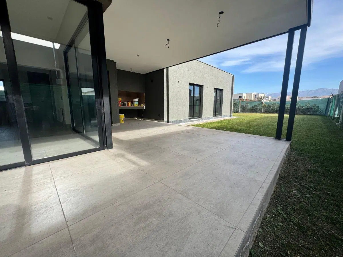 Venta de Casa en Barrio Alma Gardenia
500m2 de terreno, Apta a crédito hipotecario 1