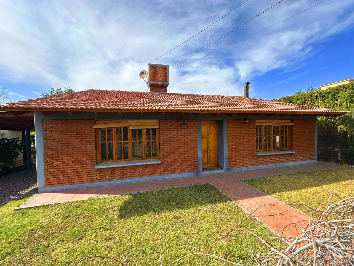 CASA EN VENTA EN GUAYMALLÉN