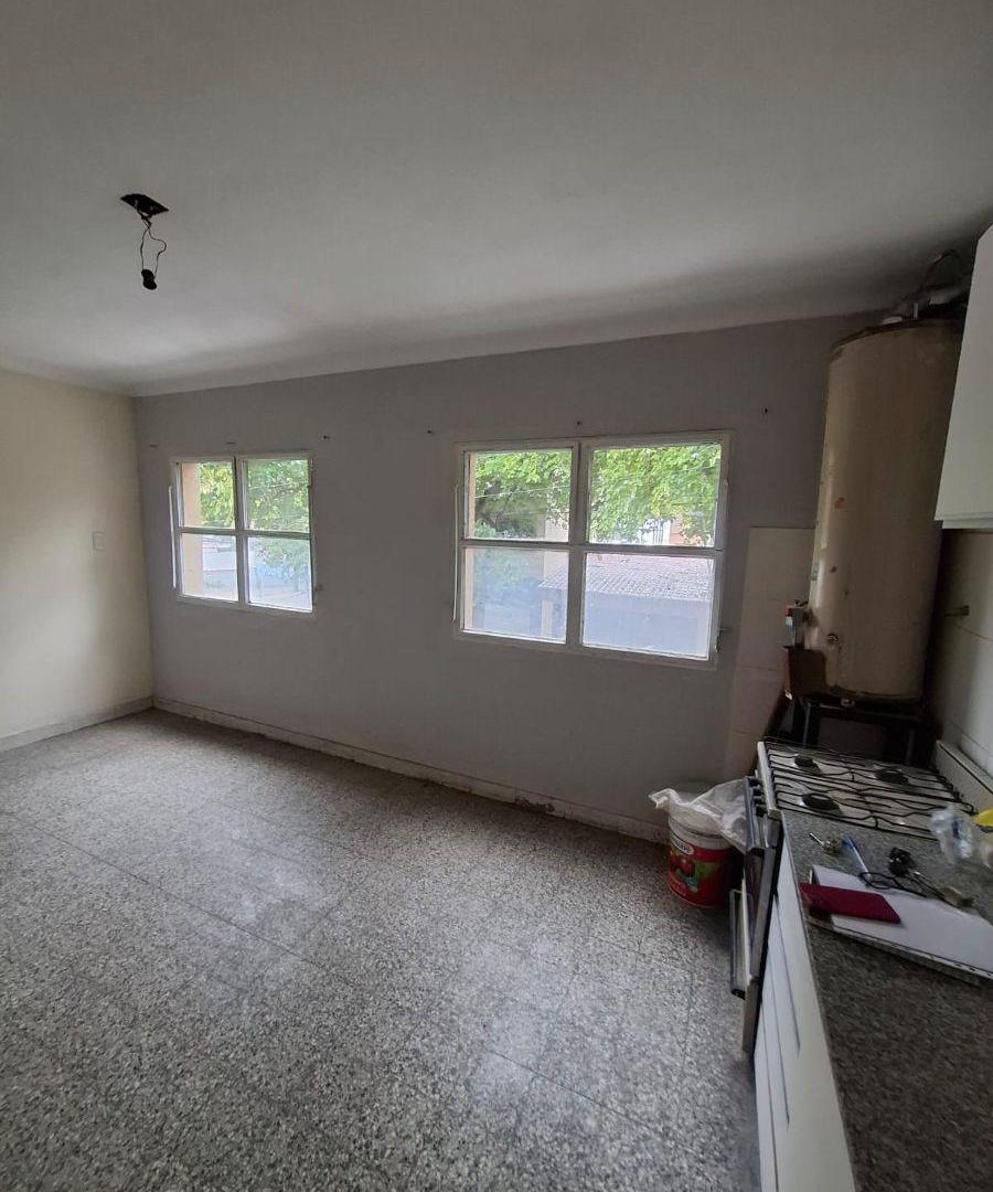 Foto de DEPARTAMENTO EN ALQUILER RIOJA 2168, 4° SECCION CIUDAD– 1° PISO CON, imagen 2