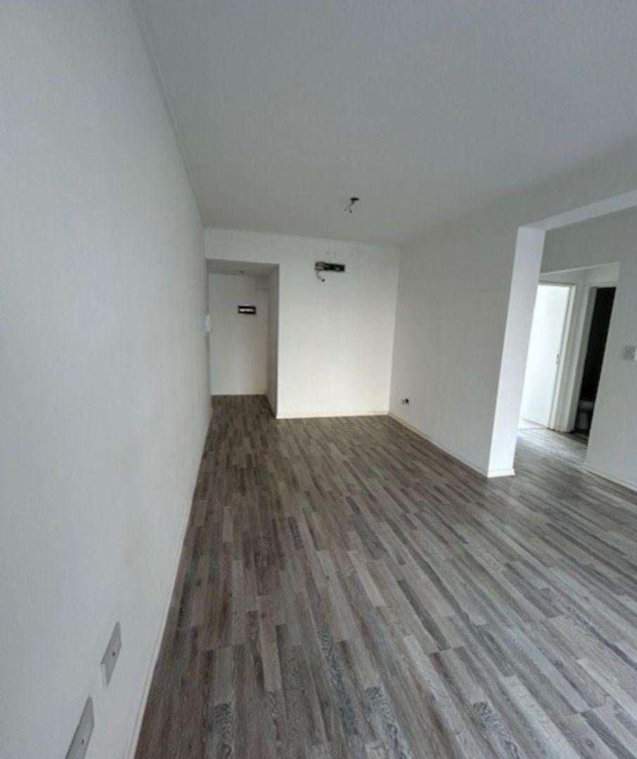 Foto de Departamento de 50 m² con 2 dormitorios en alquiler en La Plata, imagen 3