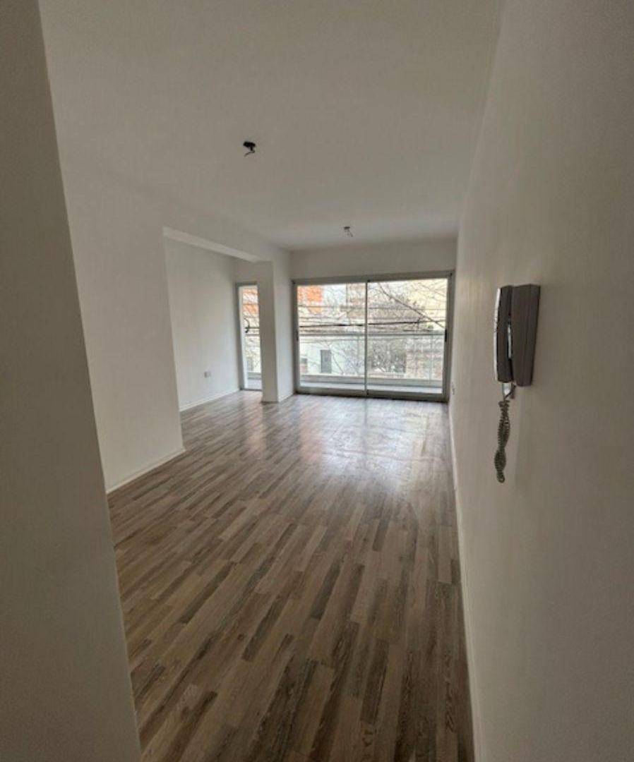 Foto de Departamento de 50 m² con 2 dormitorios en alquiler en La Plata, imagen 1