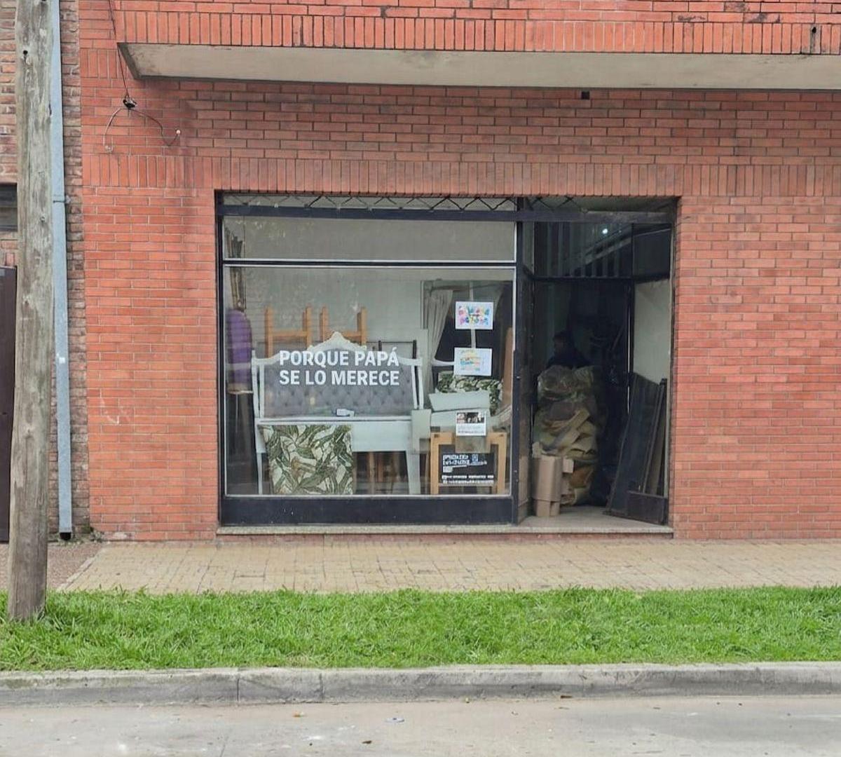 Foto de LOCAL COMERCIAL SOBRE CALLE MUY CONCURRIDA A SOLO UNA CUADRA DE AV. DE, imagen 3