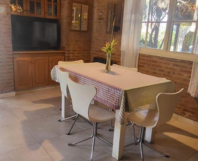 Casa en alquiler temporario c/ cochera en Loma Verde 4