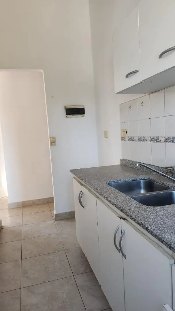 Departamento con cochera en Escobar 2