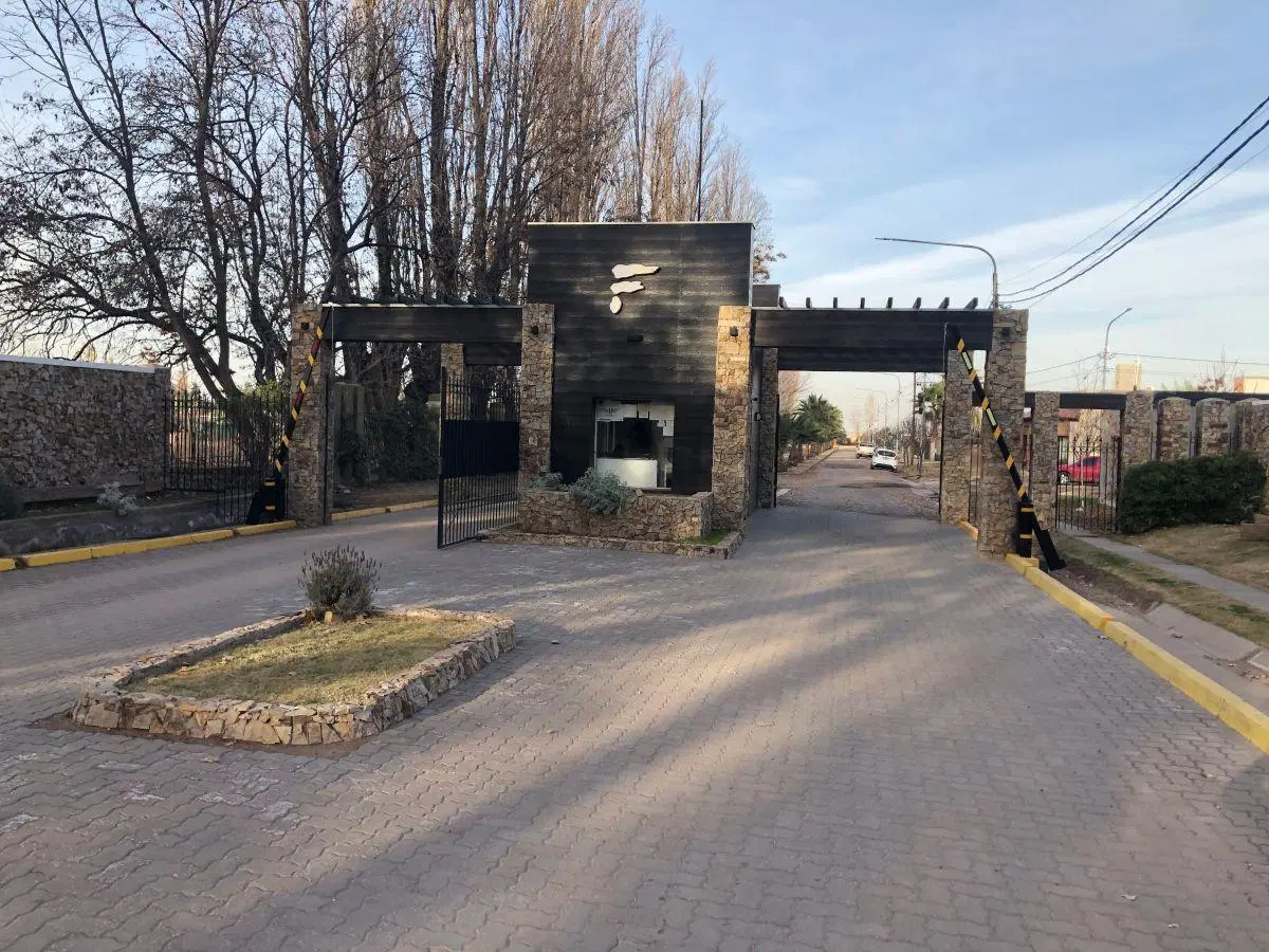 Terreno en Venta, con piscina, Barrio Ayres de Fader Lujan de Cuyo. 5