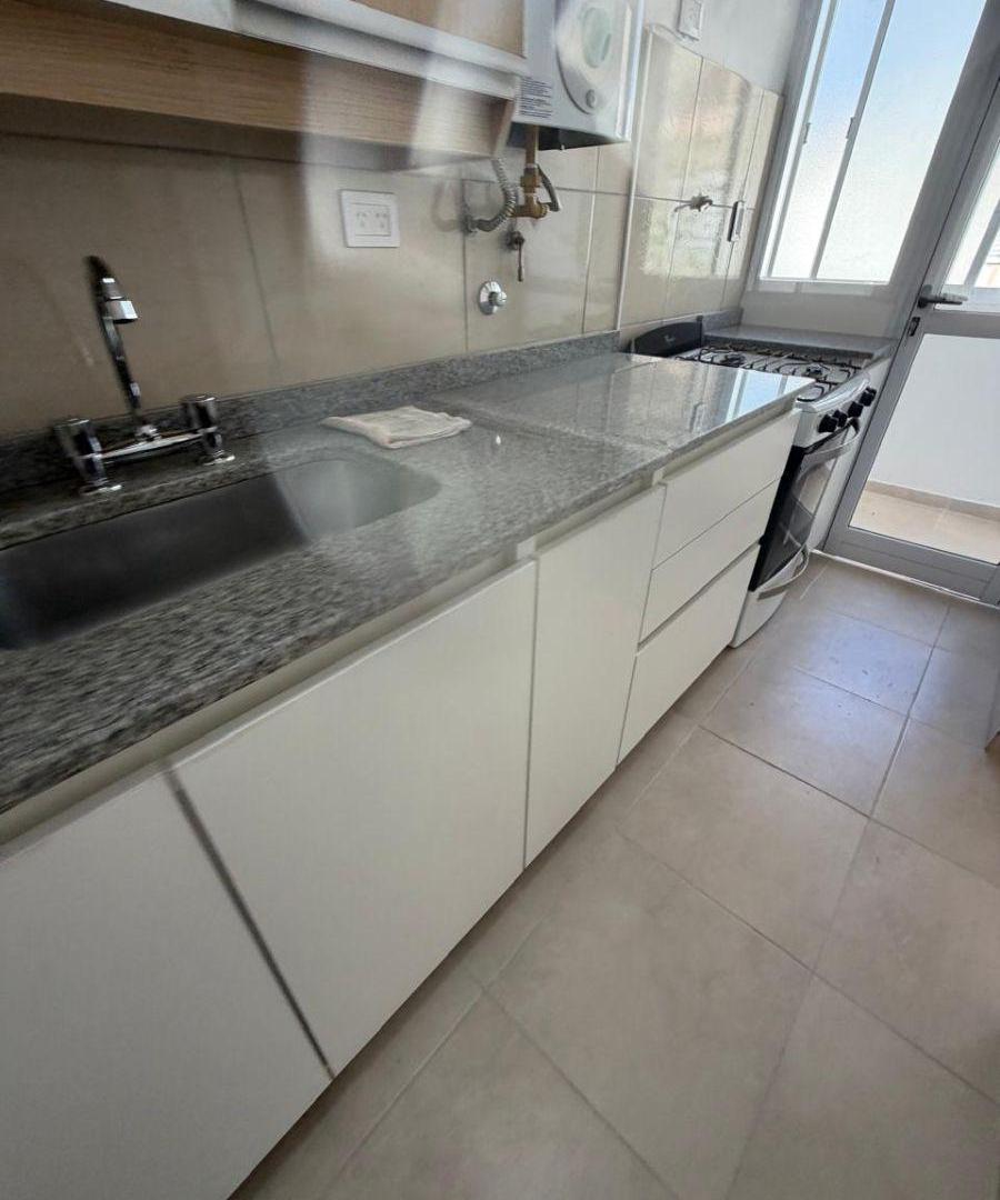 Foto de ALQUILER AMPLIO DEPARTAMENTO DE 3 DORMITORIOS EN NEUQUEN - CENTRO ESTE, imagen 3