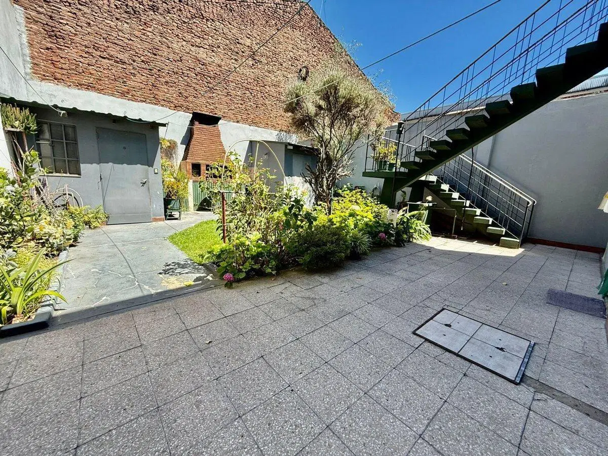 VENTA CASA 6 AMBIENTES CON PATIO - VILLA MAIPU 3