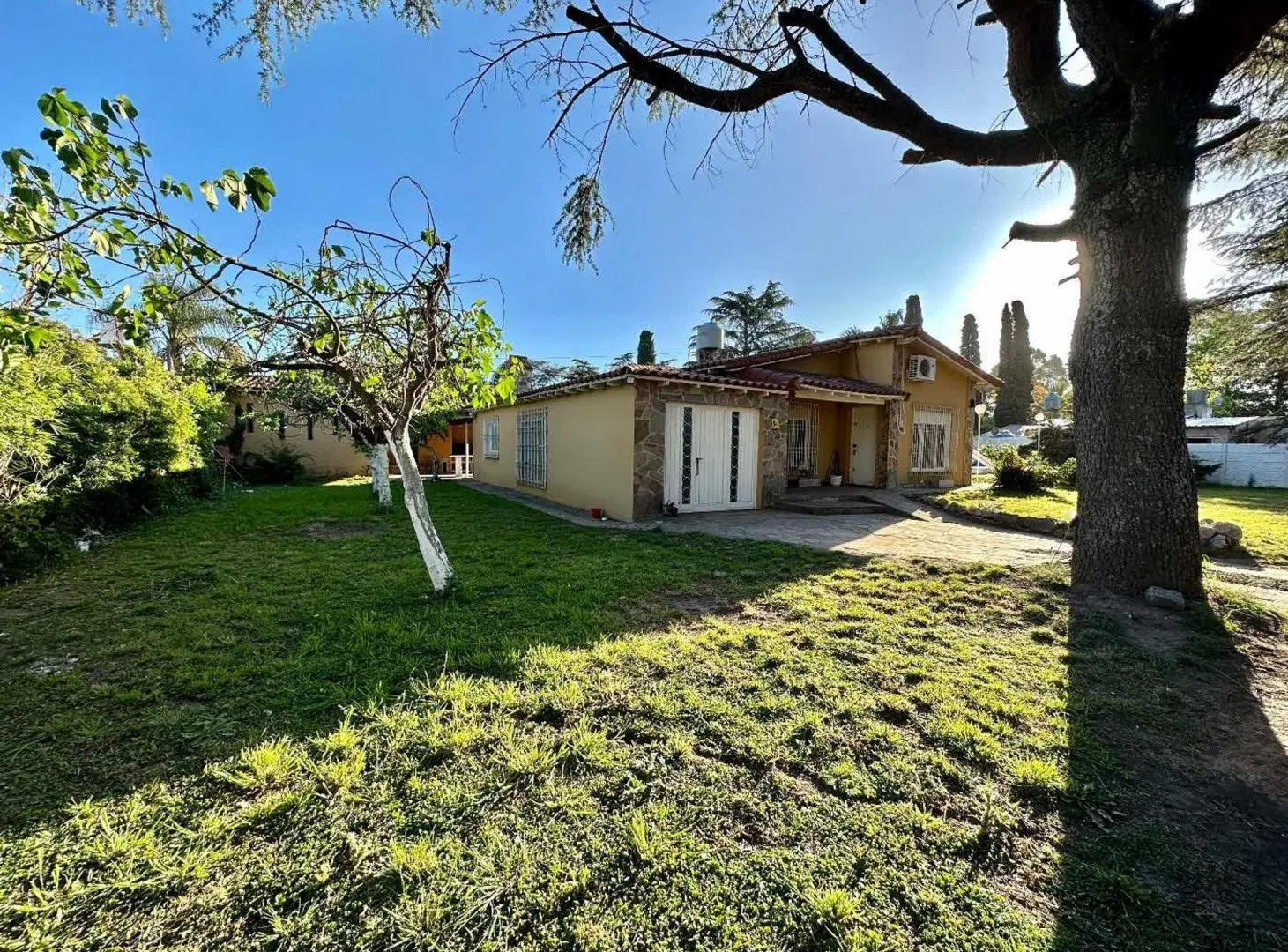 VENTA CASA QUINTA CON PARQUE Y PILETA EN MORENO 4