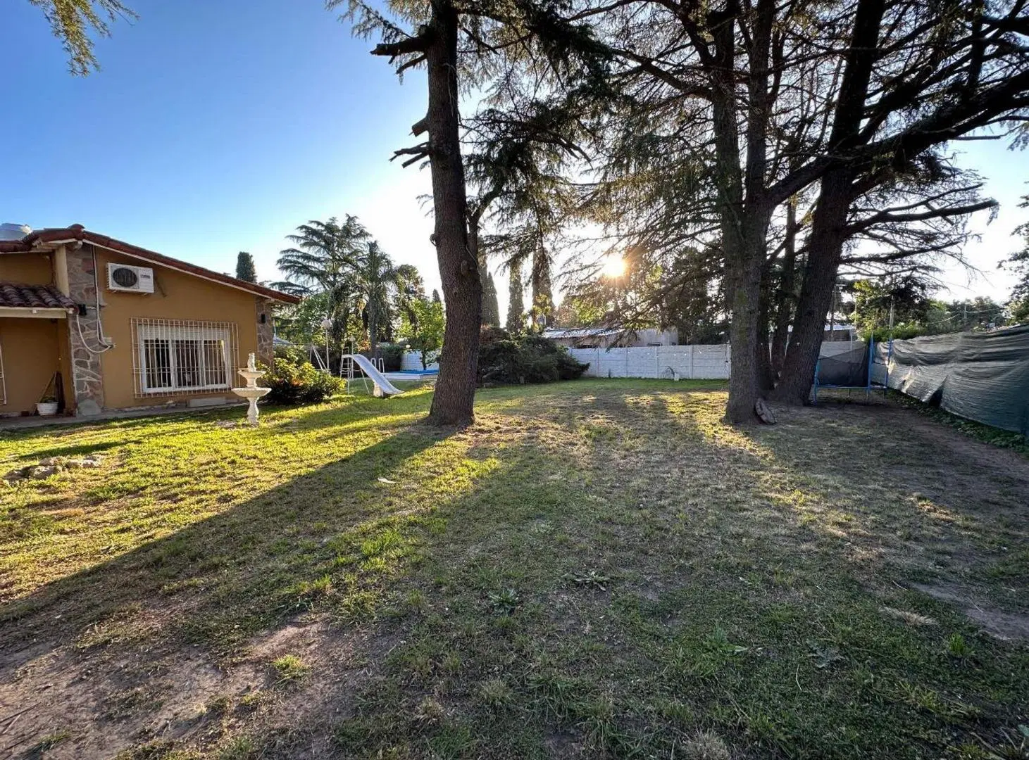 VENTA CASA QUINTA CON PARQUE Y PILETA EN MORENO 2