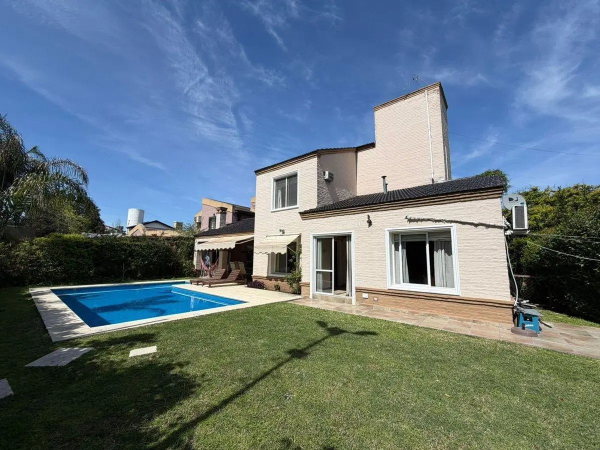 VENTA CASA 5 AMBIENTES CHAMPAGNAT PILAR 2
