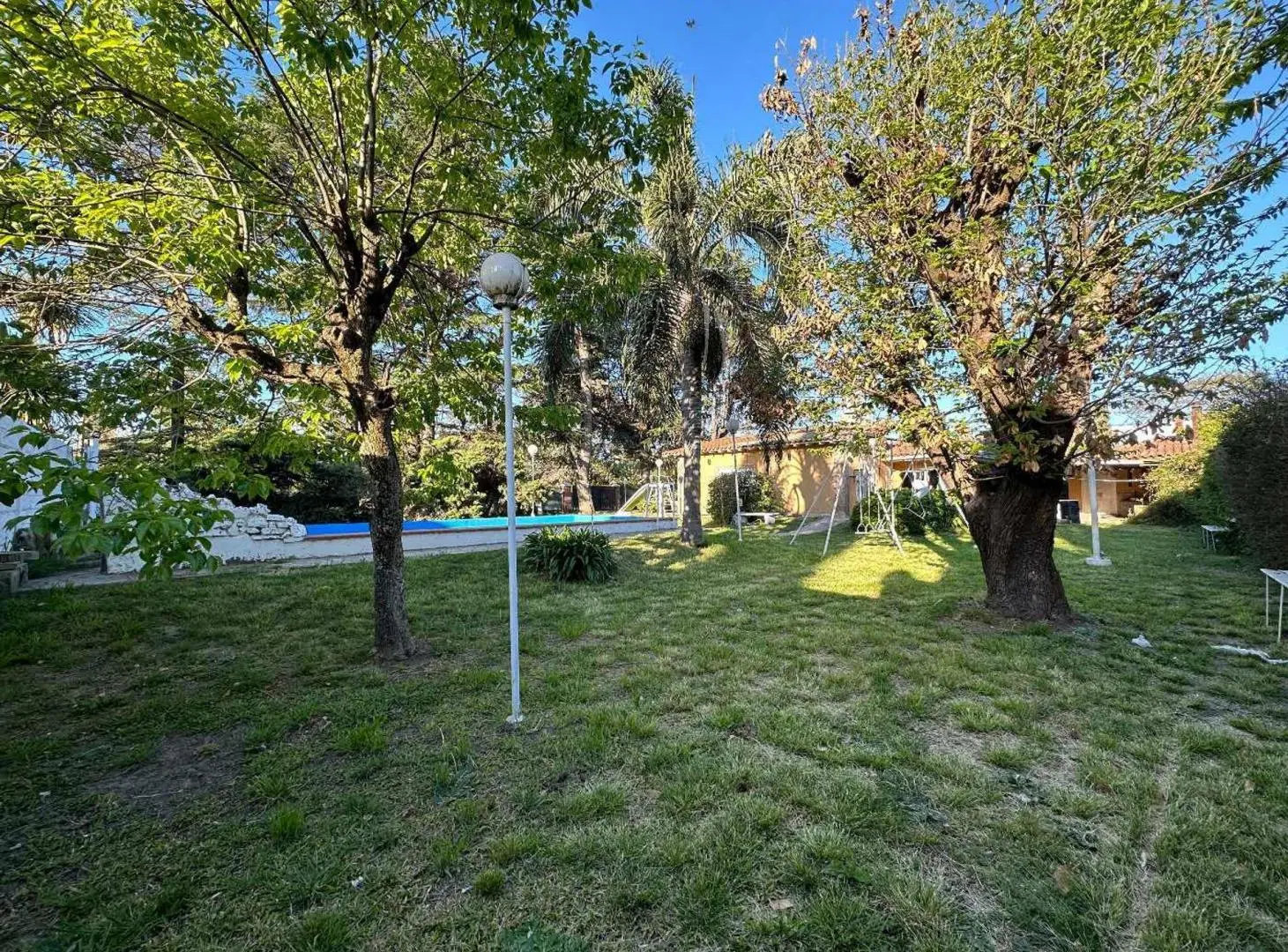 VENTA CASA QUINTA CON PARQUE Y PILETA EN MORENO 4