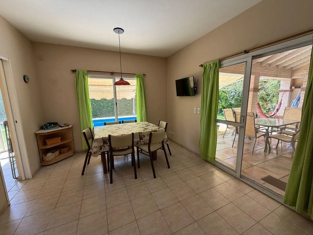 VENTA CASA 5 AMBIENTES CHAMPAGNAT PILAR 4