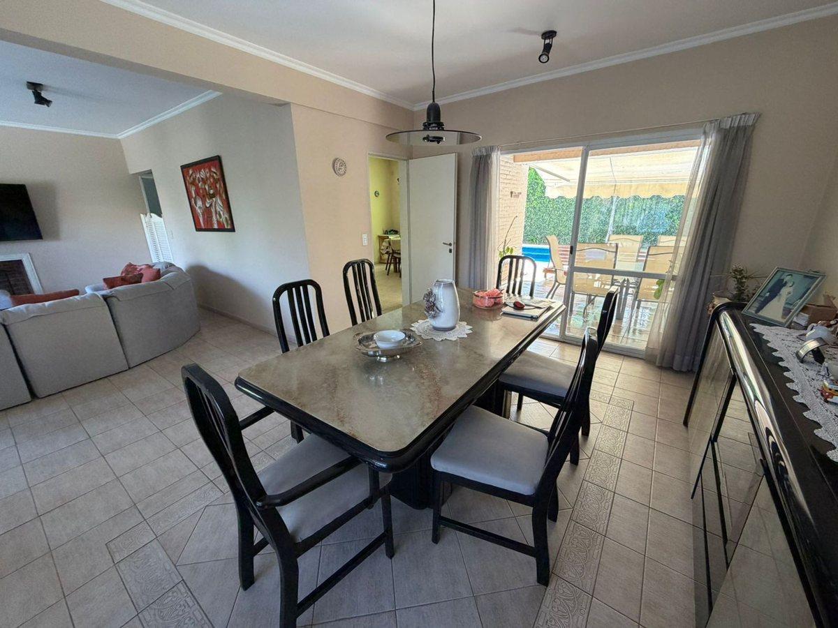 Foto de VENTA CASA 5 AMBIENTES CHAMPAGNAT PILAR, imagen 2