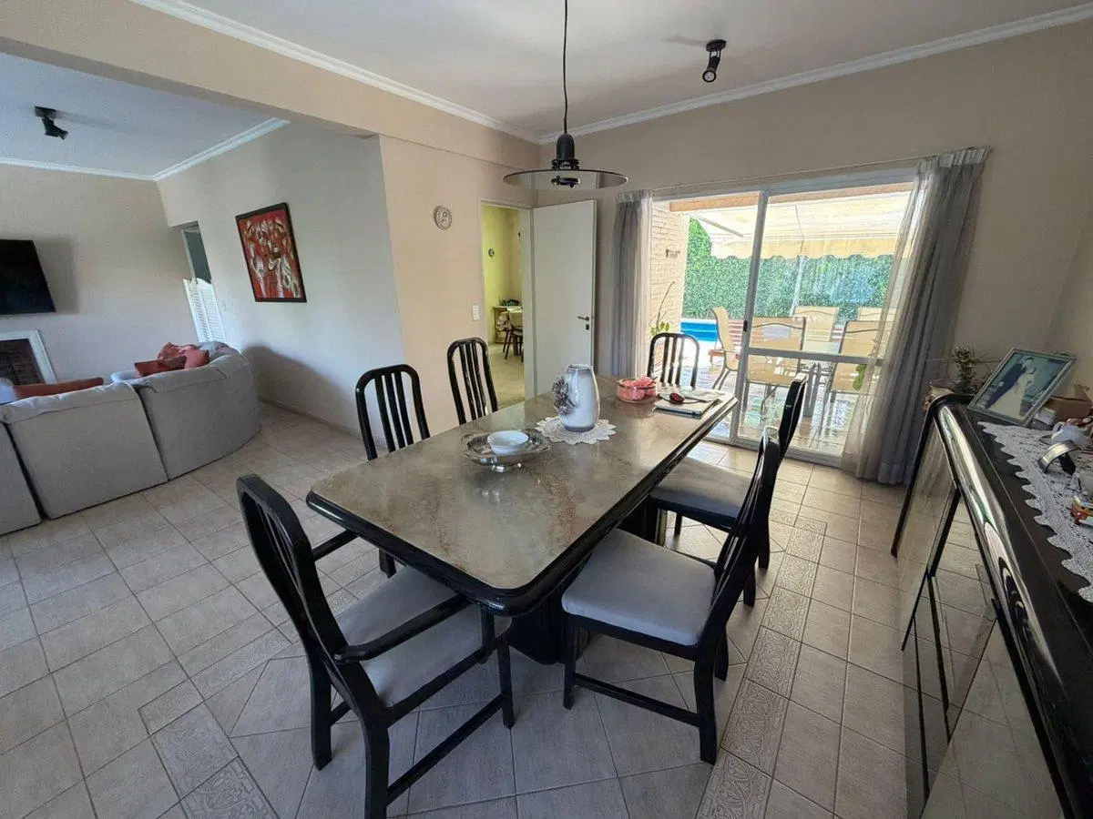 VENTA CASA 5 AMBIENTES CHAMPAGNAT PILAR 2