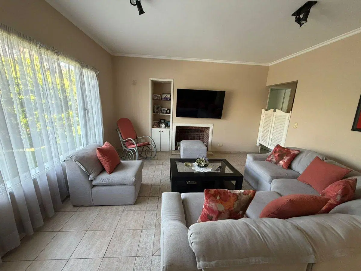 VENTA CASA 5 AMBIENTES CHAMPAGNAT PILAR 3