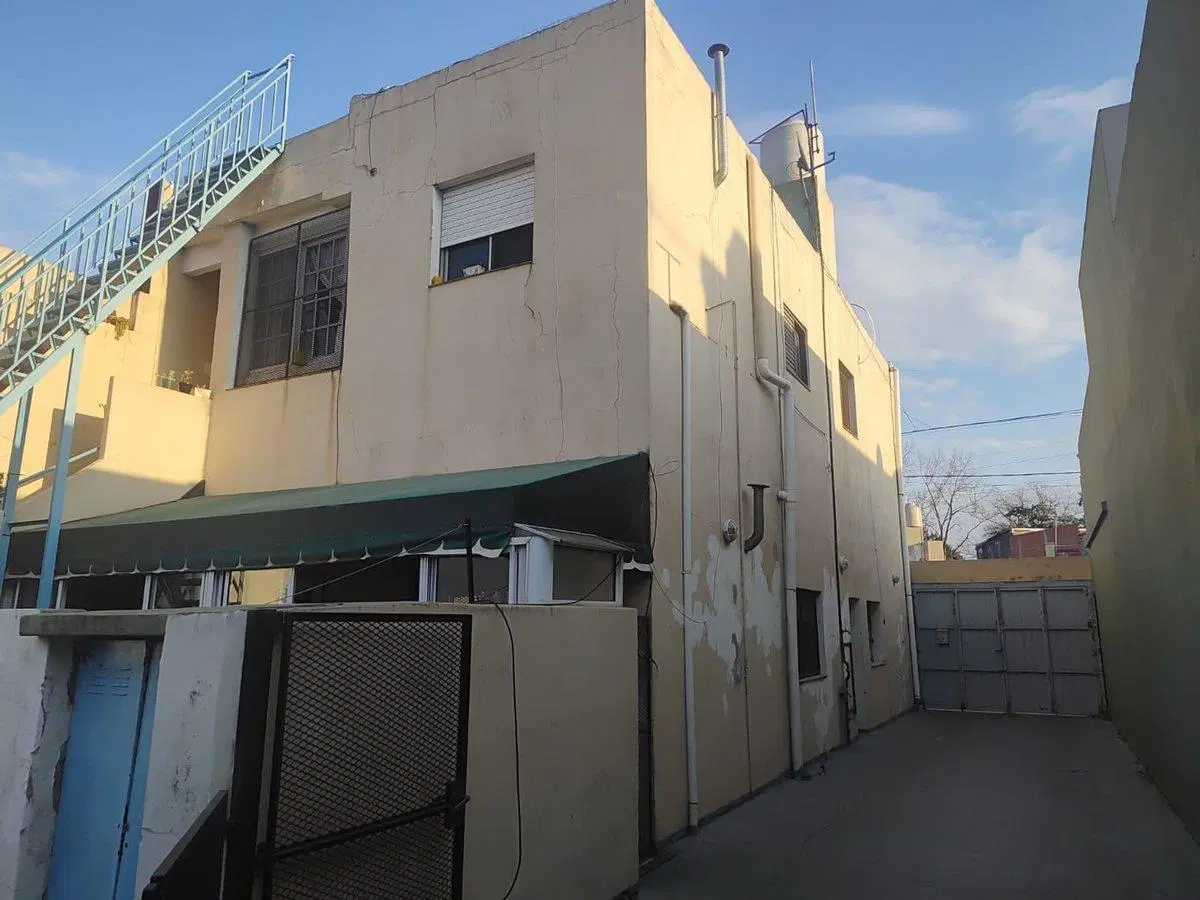VENTA LOTE  CON LOCAL MAS  2 PH Y E/ DE AUTOS 3