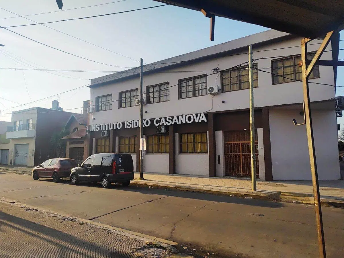 VENTA LOTE  CON LOCAL MAS  2 PH Y E/ DE AUTOS 1