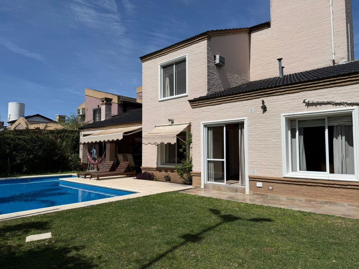 Foto de VENTA CASA 5 AMBIENTES CHAMPAGNAT PILAR, imagen 3
