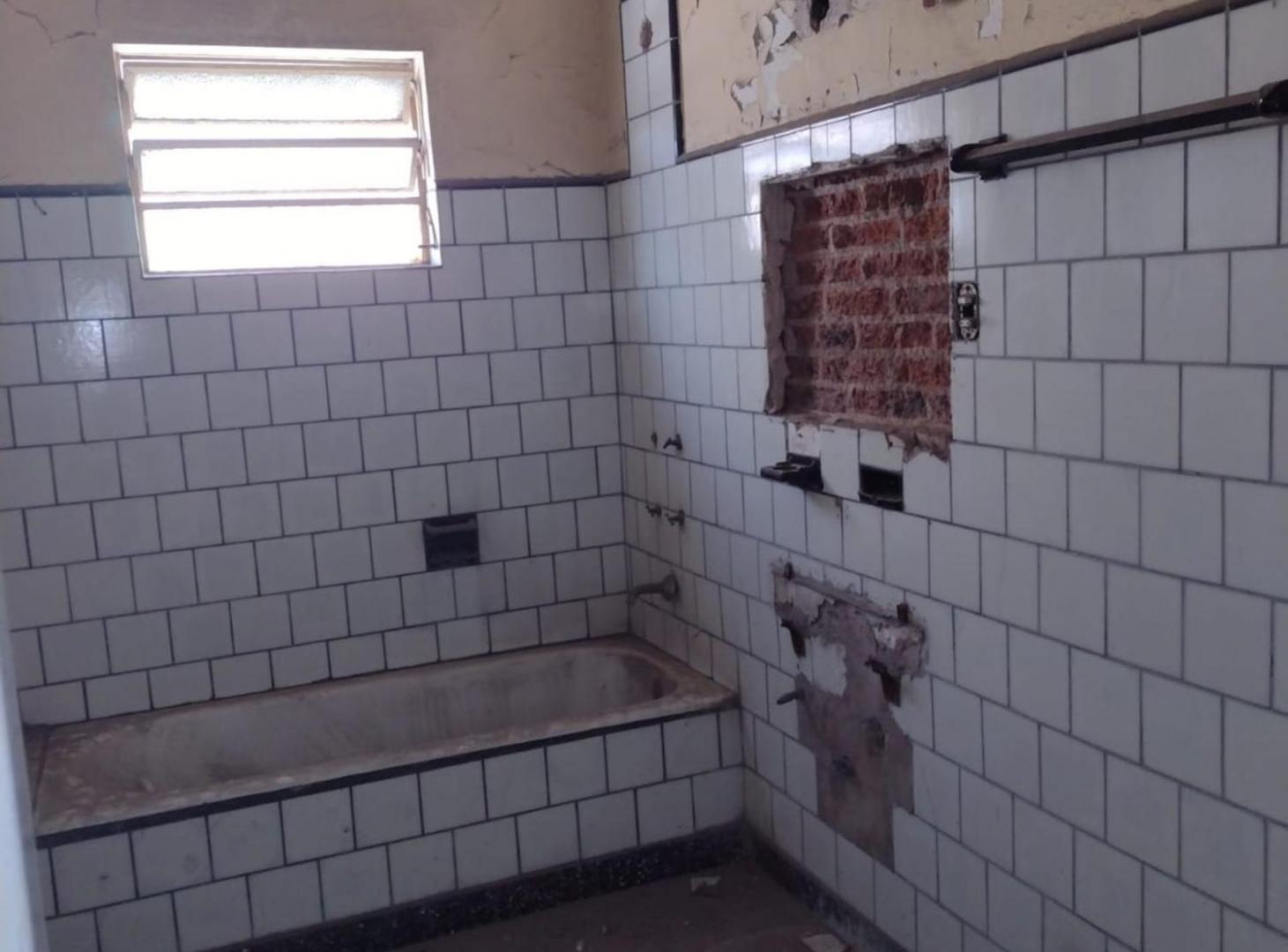 Foto de Casa a refaccionar 12.5m Fte!!! A/Permuta menor, imagen 3