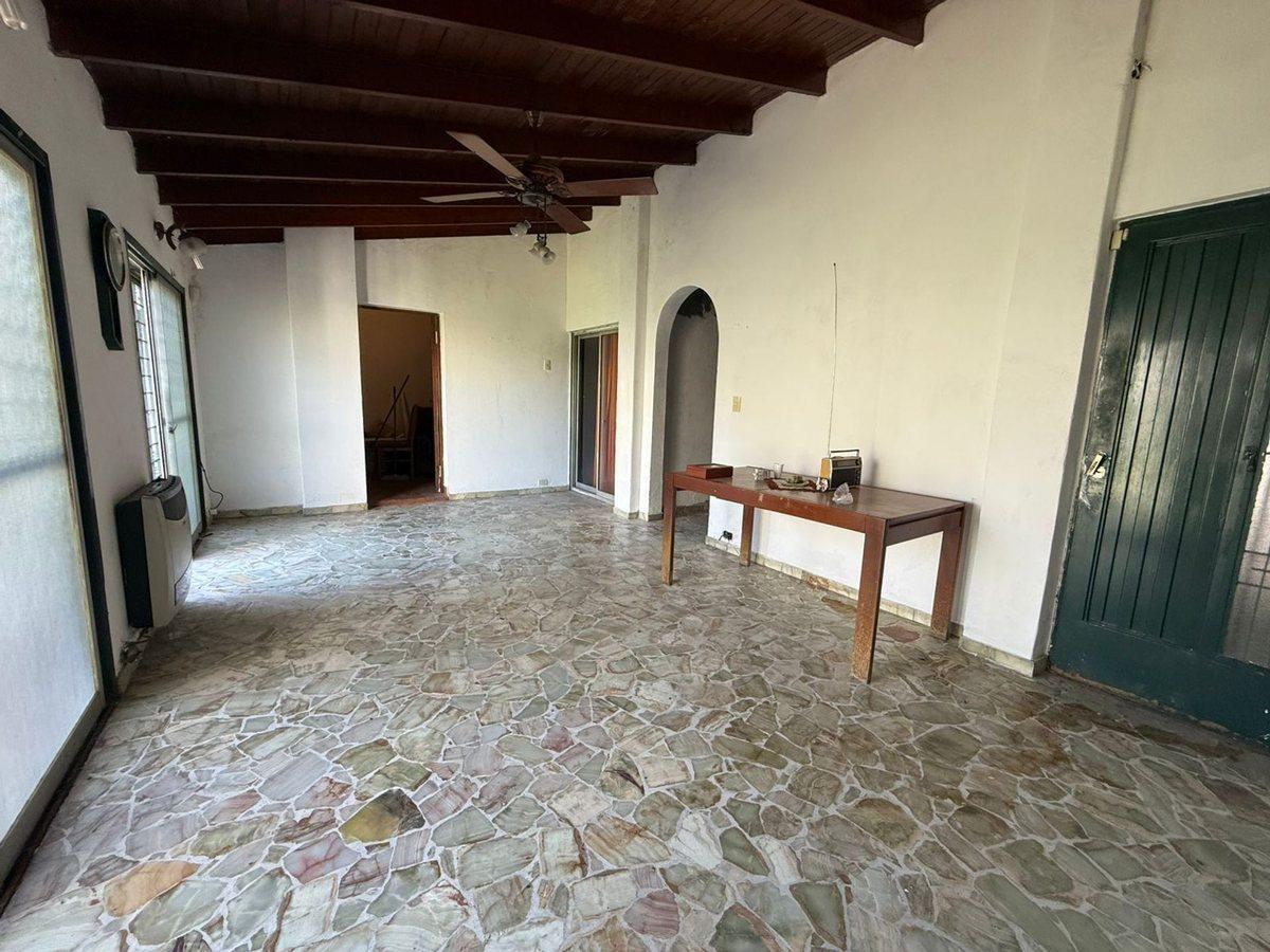 Foto de CASA 4 AMB COCHERA/PATIO A REFAC GRAN POTENCIAL, imagen 2