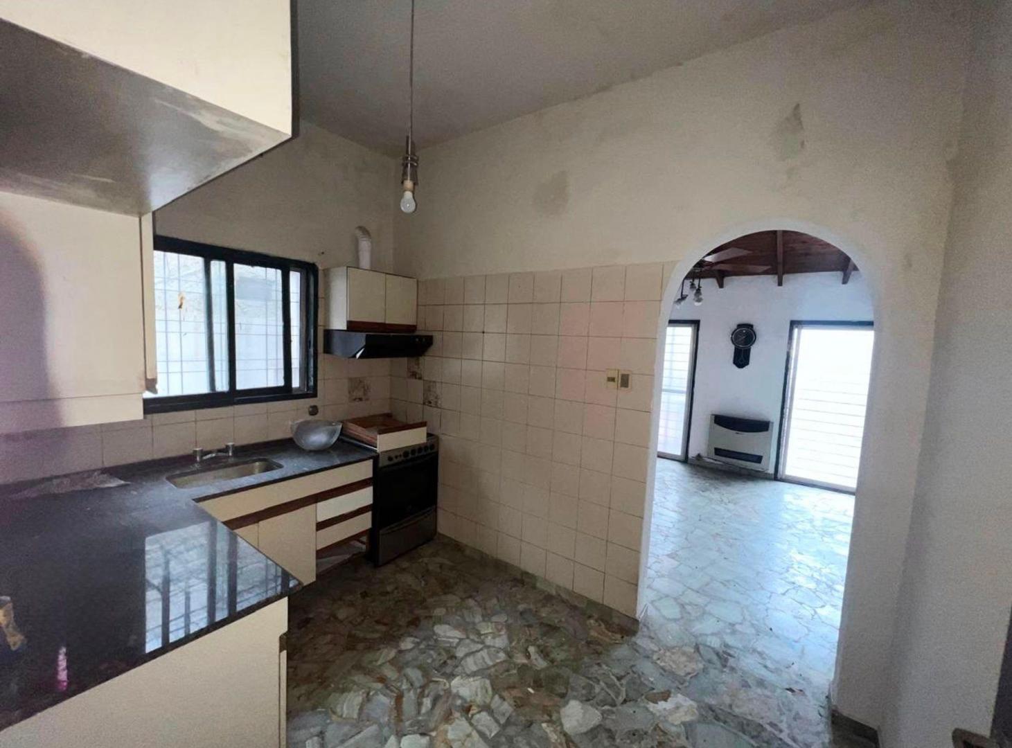 Foto de CASA 4 AMB COCHERA/PATIO A REFAC GRAN POTENCIAL, imagen 4