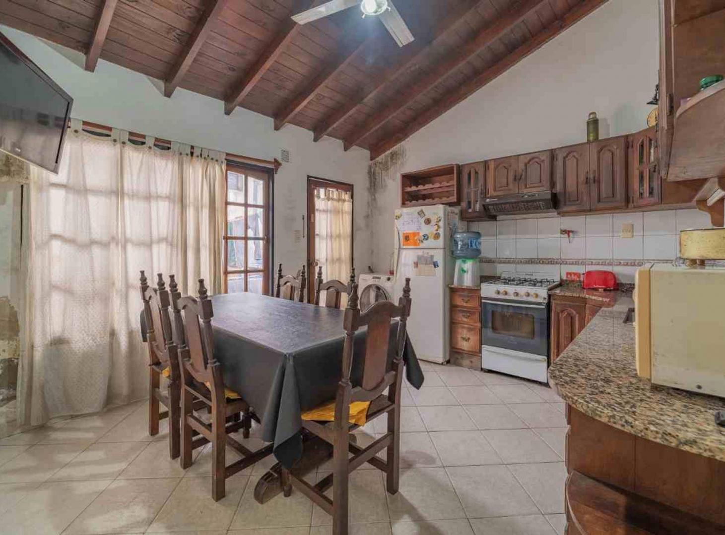 Foto de Cómoda casa multifamiliar con cochera y patio, imagen 1