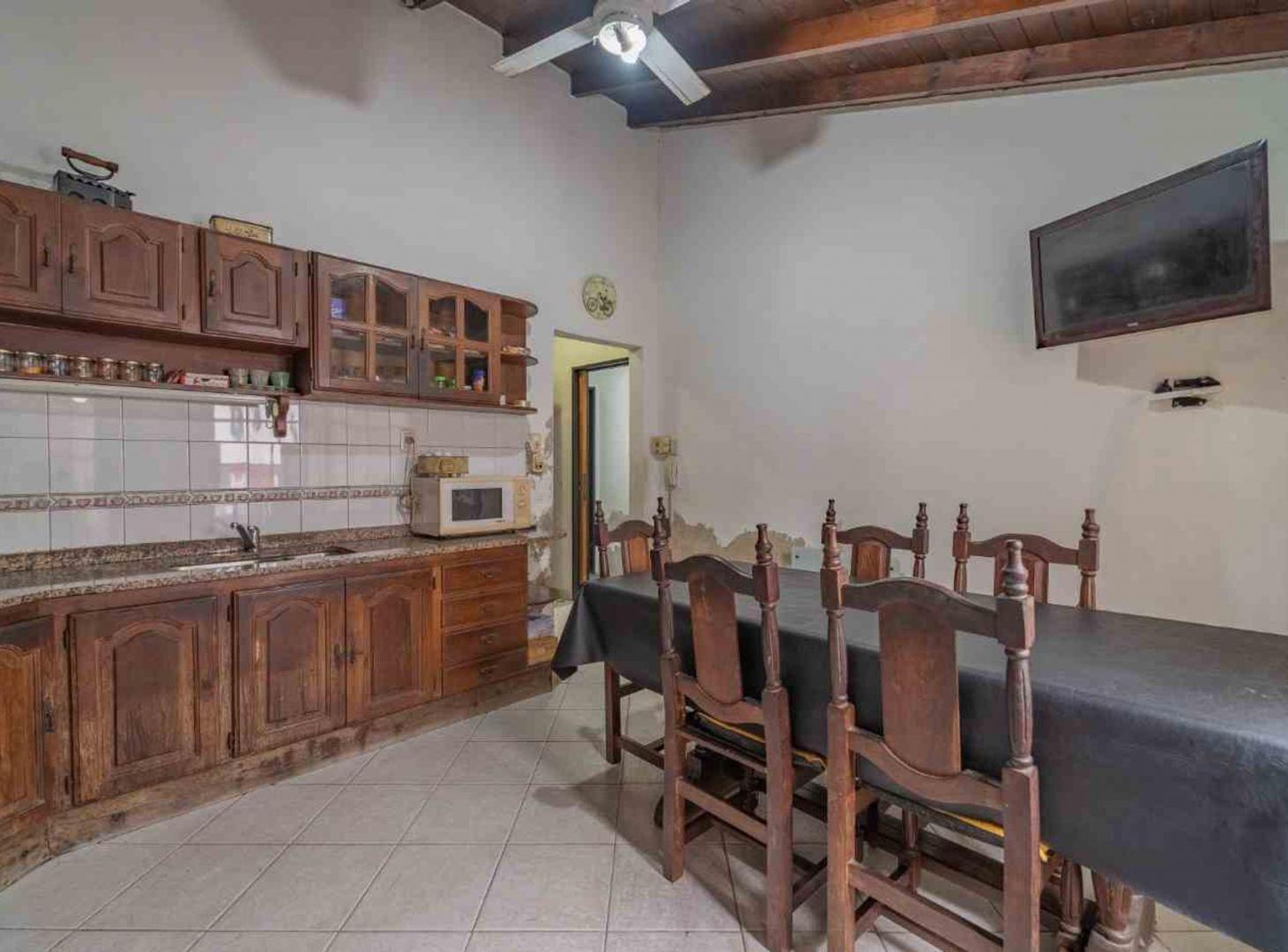 Foto de Cómoda casa multifamiliar con cochera y patio, imagen 2