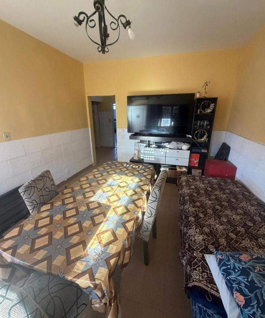 Foto de Casa en venta 4 ambientes con fondo y terraza, imagen 2