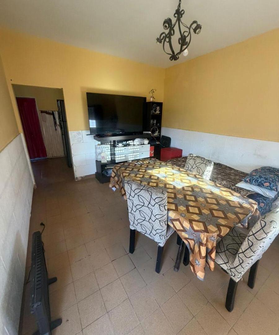 Foto de Casa en venta 4 ambientes con fondo y terraza, imagen 1