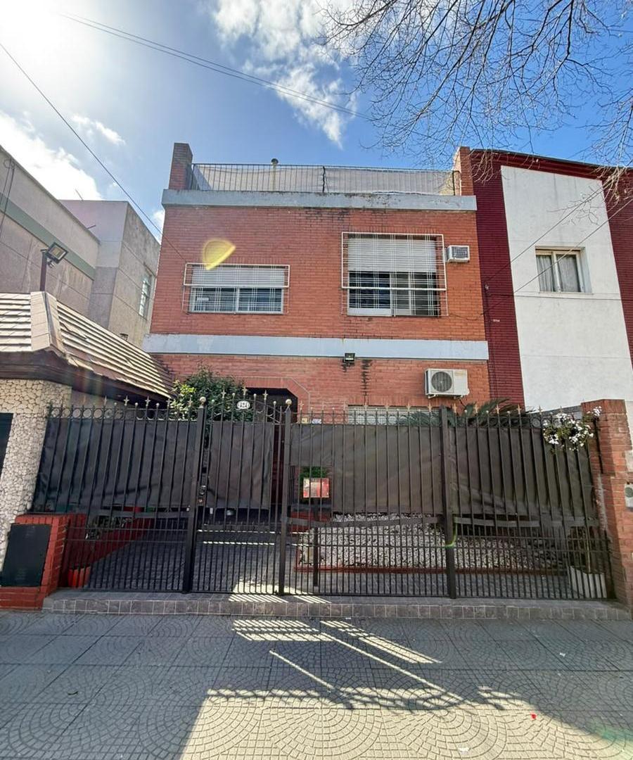 Foto de Casa 4 ambientes con garaje - liniers, imagen 1