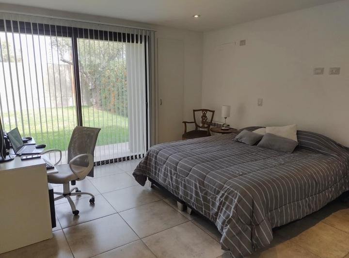 Hermosa Casa en Venta en Barrio Privado, Maipu 2