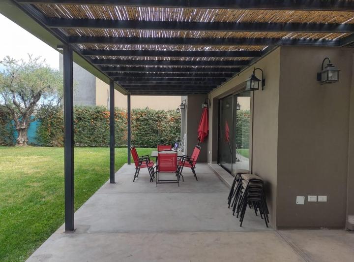 Hermosa Casa en Venta en Barrio Privado, Maipu 5