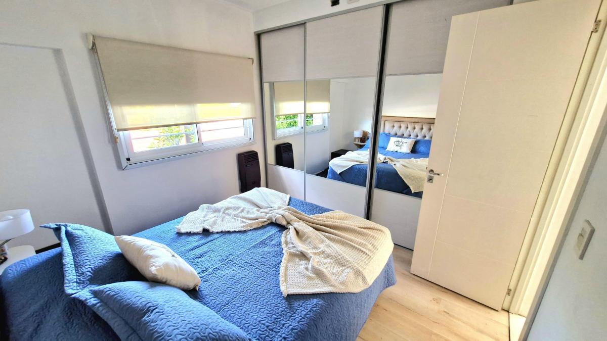 Excelente Duplex con Doble Cochera, Patio, Jardin y Quincho! 3