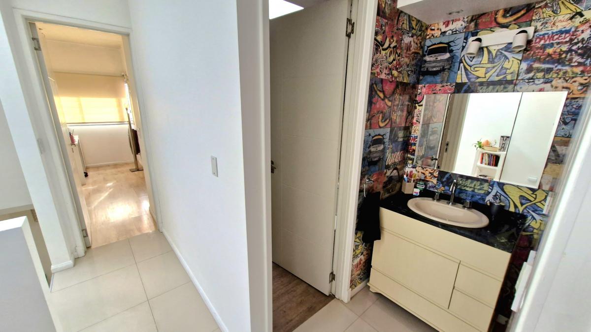 Excelente Duplex con Doble Cochera, Patio, Jardin y Quincho! 2