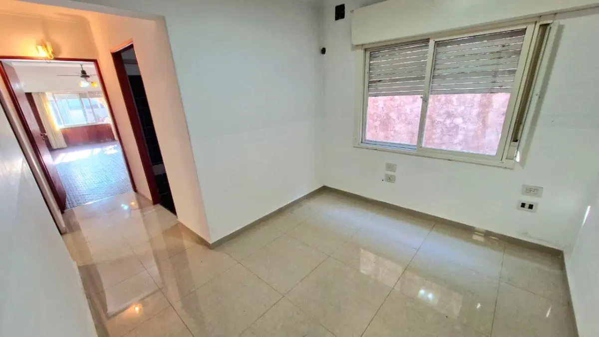 CASA 4 AMBIENTES CON GARAGE Y FONDO 4