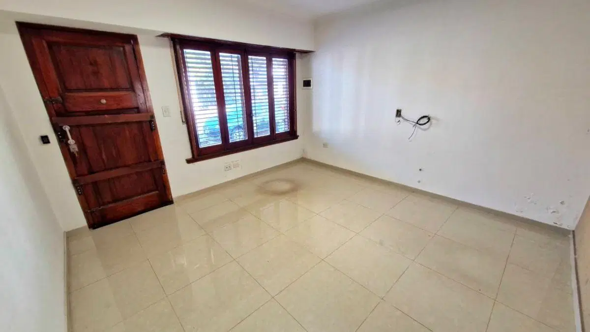 CASA 4 AMBIENTES CON GARAGE Y FONDO 2