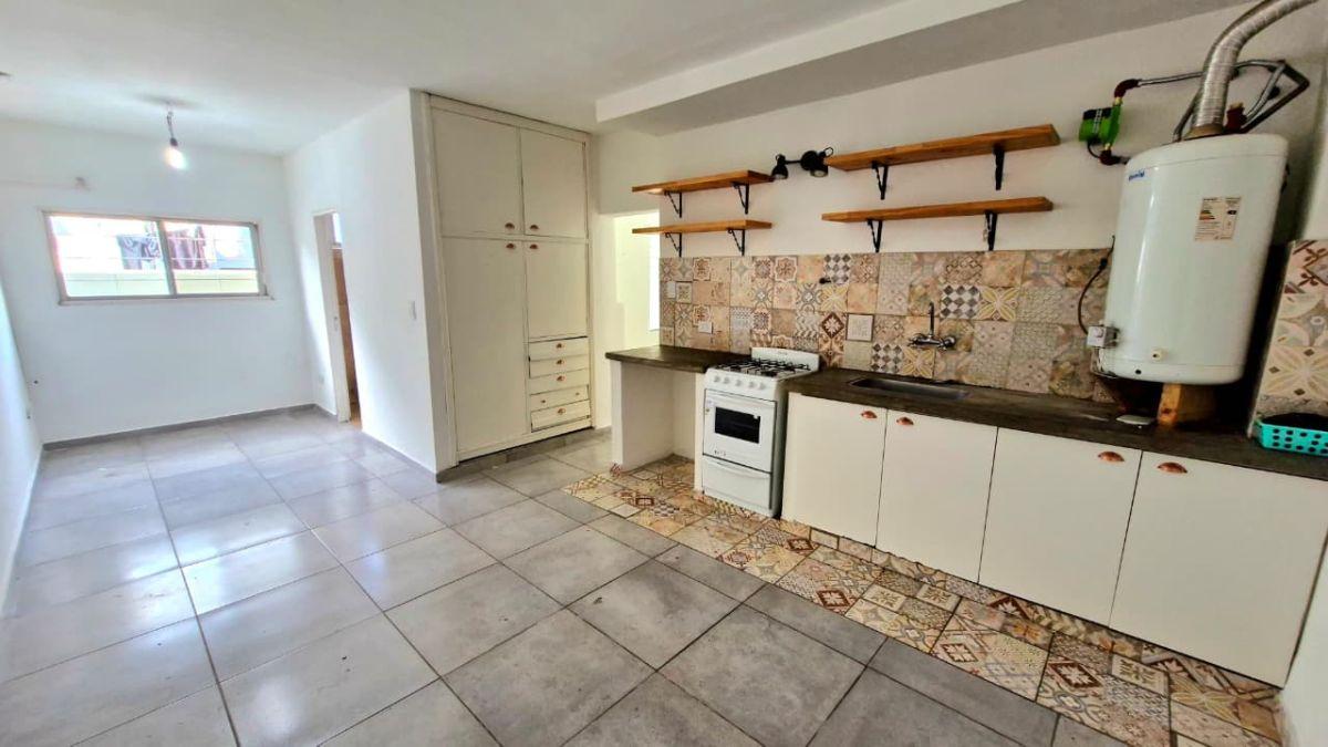 Foto de PH 2 AMBIENTES SIN EXPENSAS - EXCELENTE UBICACION, imagen 2