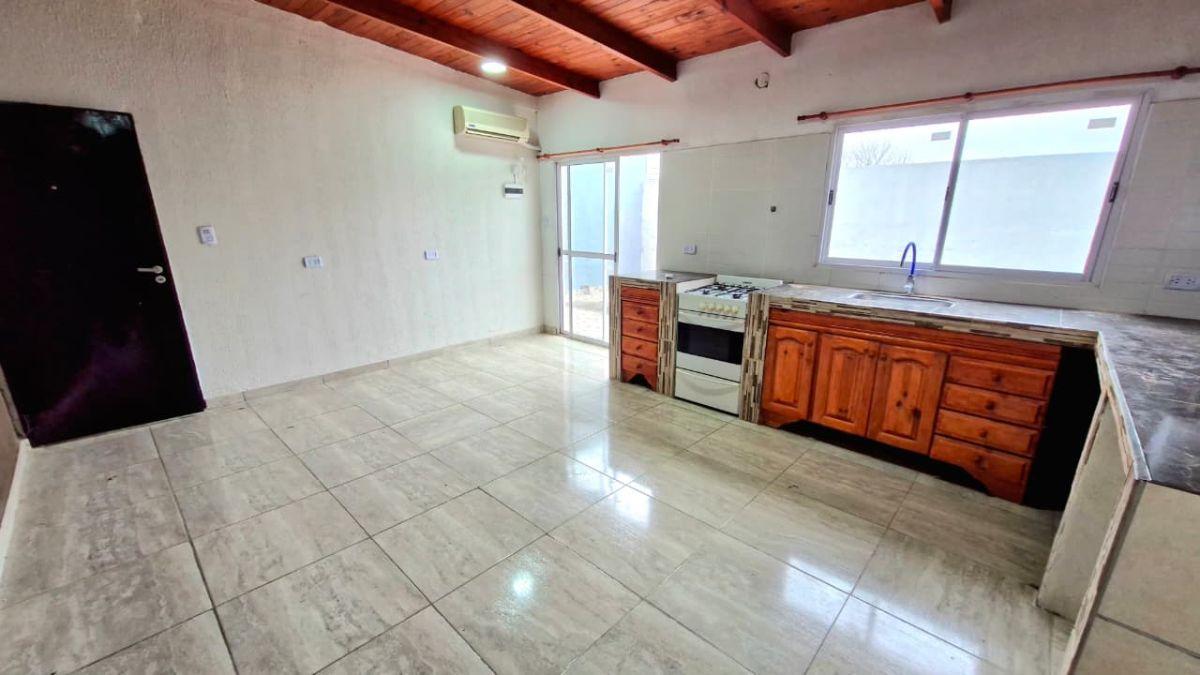 Foto de EXCELENTE DEPARTAMENTO TIPO CASA CON AMPLIO PATIO - SIN EXPENSAS, imagen 4