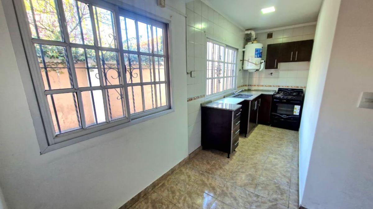 Foto de DEPTO/CASA 2 AMBIENTES CON COCHERA - UBICACION, imagen 1