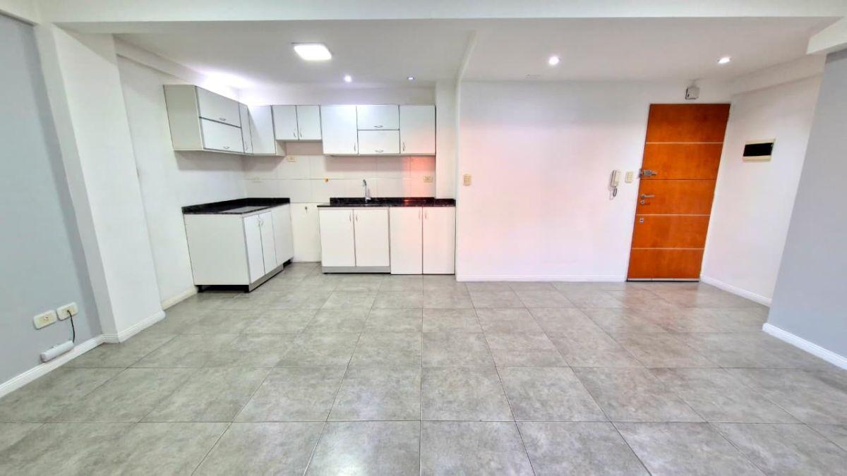 Foto de EXCELENTE DEPARTAMENTO 2 AMBIENTES CON COCHERA, imagen 1