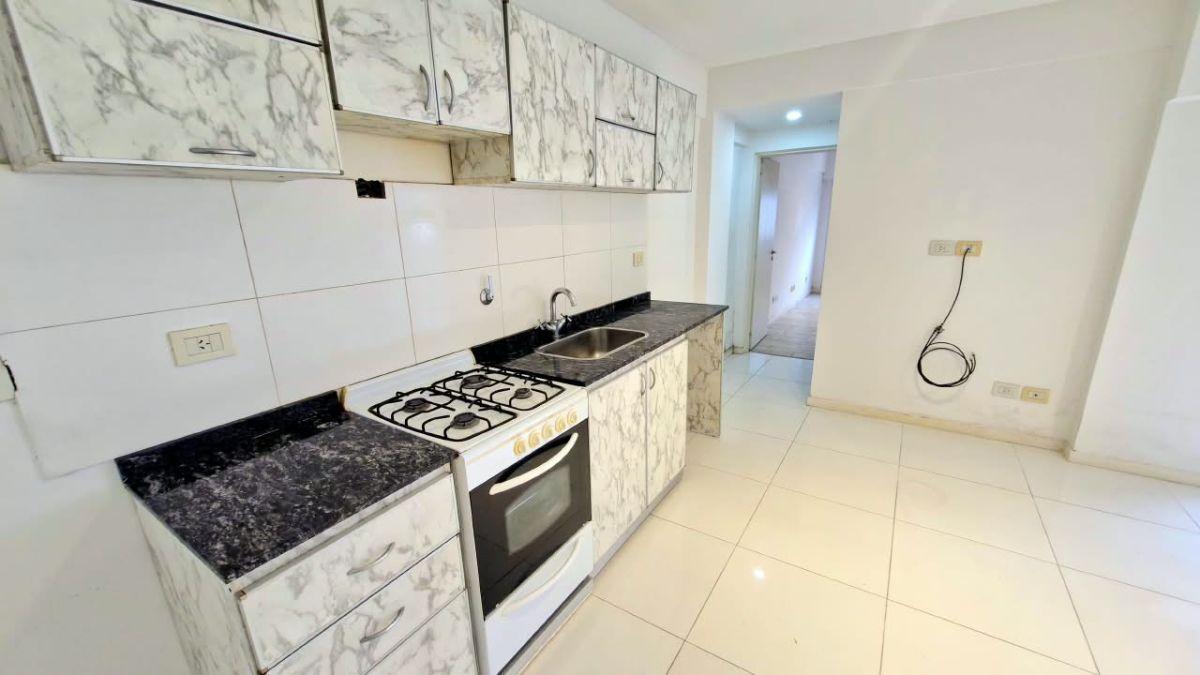 Foto de DEPARTAMENTO DOS AMBIENTES EN LANUSITA - COCHERA OPCIONAL, imagen 2